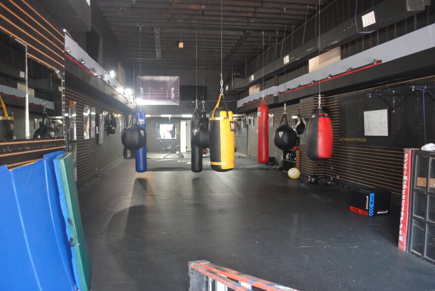 More Photos Of 506 S Broadway, Baltimore Storefront Retail Office For Lease