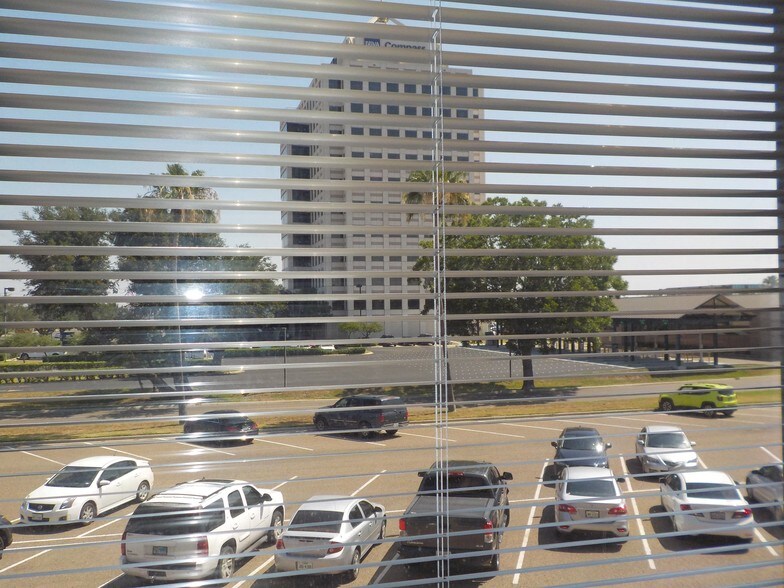 More Photos Of 3700 N 10th St, McAllen Office For Lease