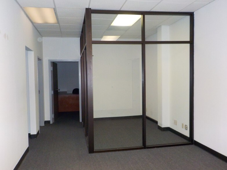More Photos Of 3700 N 10th St, McAllen Office For Lease