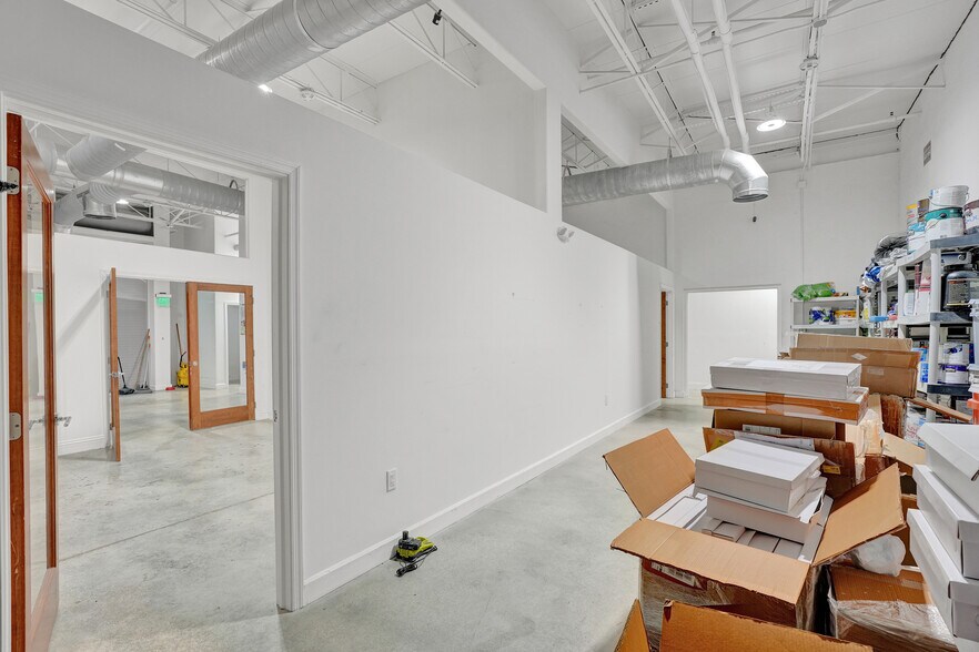 More Photos Of 1820 NE 146th St, Miami Manufacturing For Lease