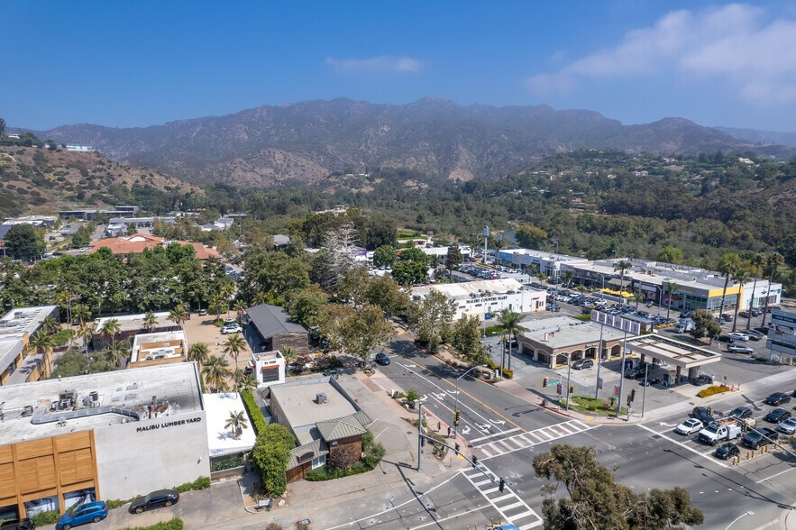 More Photos Of 23405 Pacific Coast Hwy, Malibu Office For Sale
