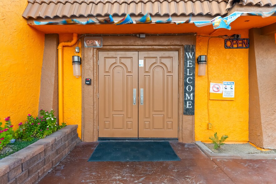 More Photos Of 1884 Arizona 95, Bullhead City General Retail For Sale