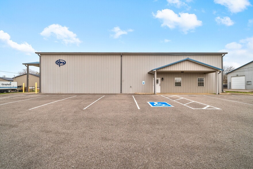 More Photos Of 1799 Alpine Dr, Clarksville Warehouse For Lease