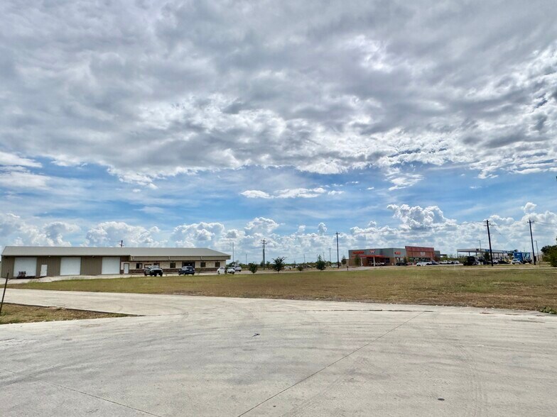 More Photos Of 9000 Camino Real, Uhland Warehouse For Sale