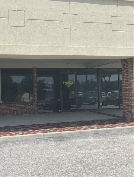 More Photos Of 2777 University Blvd W, Jacksonville Storefront For Lease