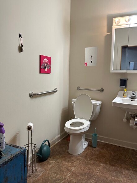 More Photos Of 8037 N Milwaukee Ave, Niles Storefront For Sale