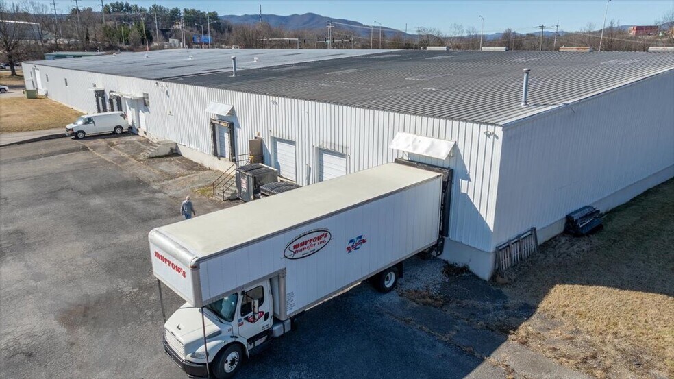 Primary Photo Of 3631 Aerial Way Dr, Roanoke Warehouse For Sale