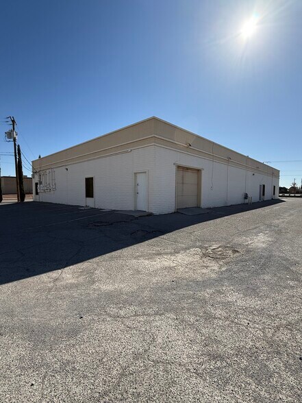 More Photos Of 7505 Lockheed Dr, El Paso Office For Sale