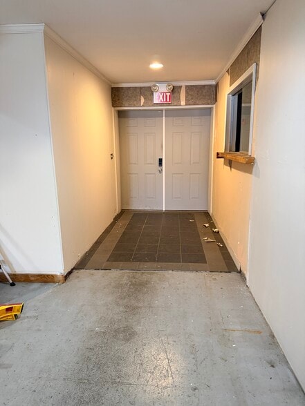 More Photos Of 106 Free Hill Rd, Hendersonville Warehouse For Lease