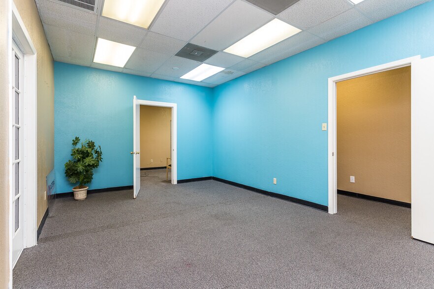 More Photos Of 2900 W Park Row Dr, Pantego Office For Sale