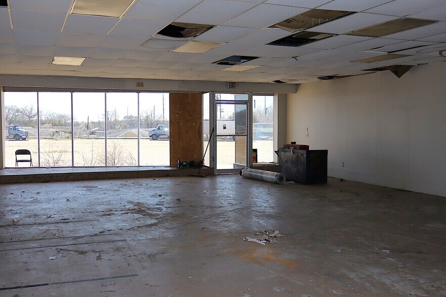 More Photos Of 501 Plaza Dr, Enterprise Storefront Retail Office For Sale