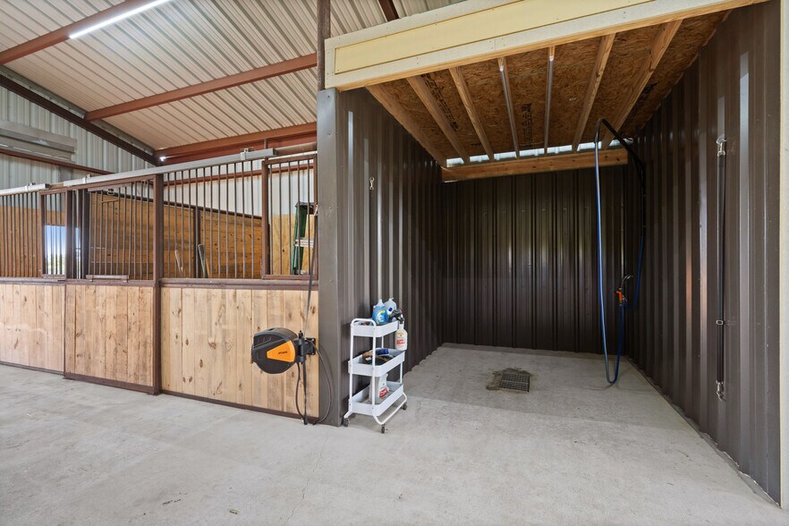 More Photos Of 1402 Eagle Ferry Rd, Anahuac Land For Sale