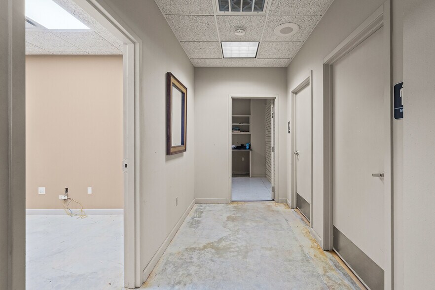 More Photos Of 7705 Quaker Ave, Lubbock Freestanding For Sale