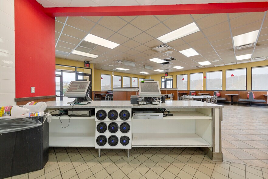More Photos Of 101 W Lind St, Mankato Fast Food For Sale