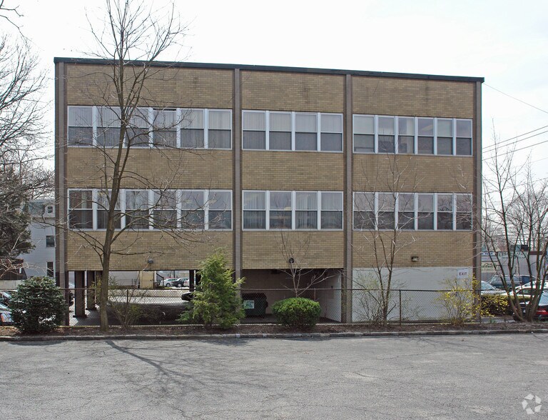 Primary Photo Of 142 Mineola Ave, Roslyn Heights Office For Sale