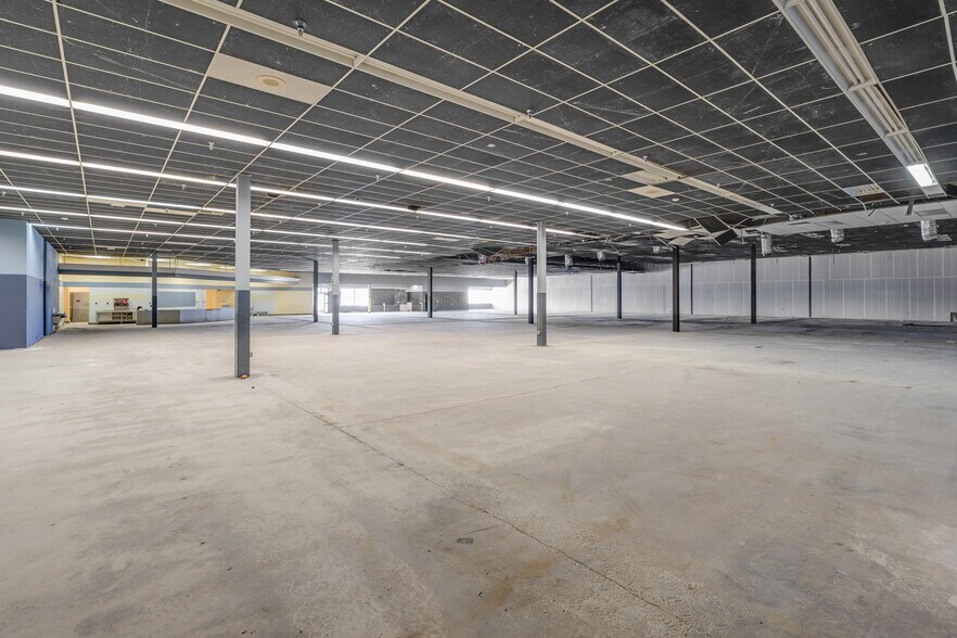 More Photos Of 9750 W Peoria Ave, Peoria Unknown For Lease