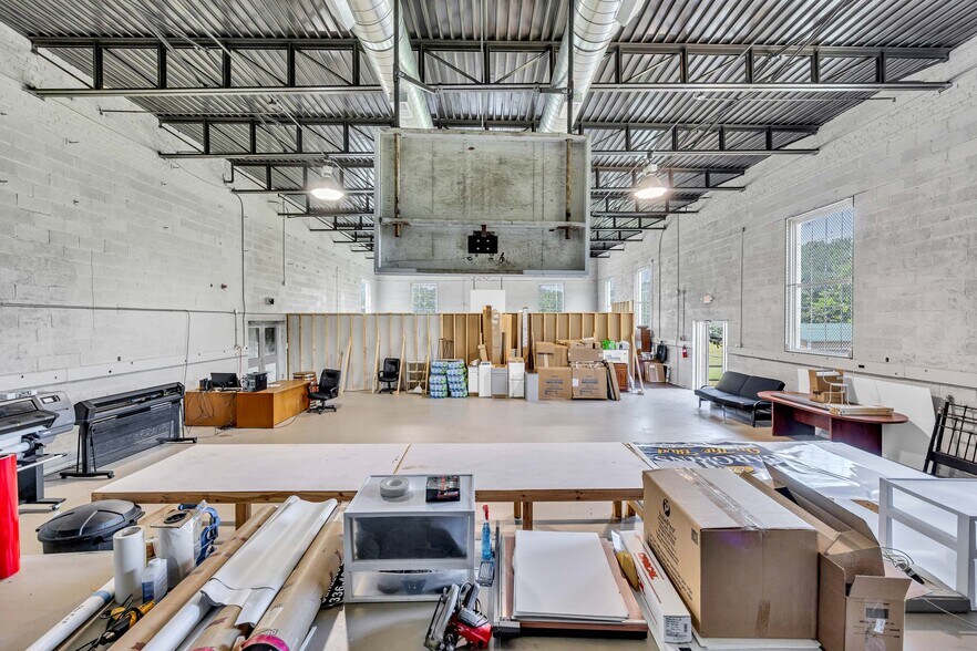 More Photos Of 217 E Aiken Rd, Eden Showroom For Lease