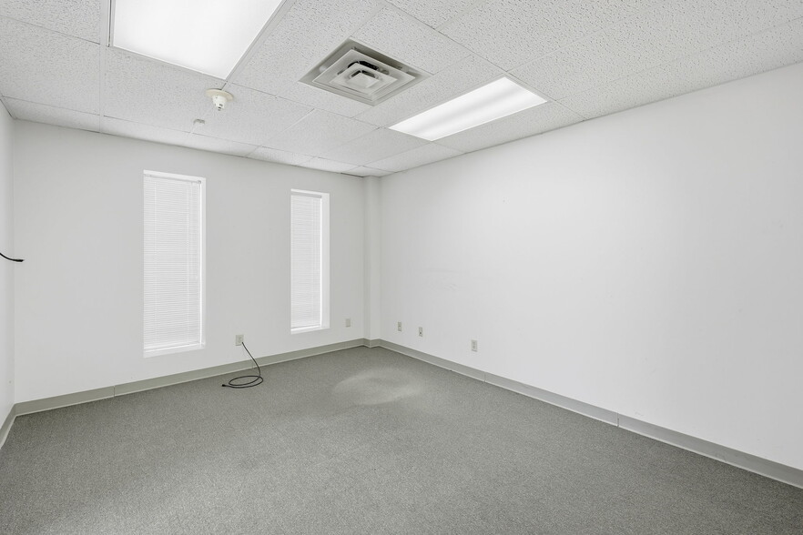 More Photos Of 3743 Old Flowery Branch Rd, Oakwood Warehouse For Lease