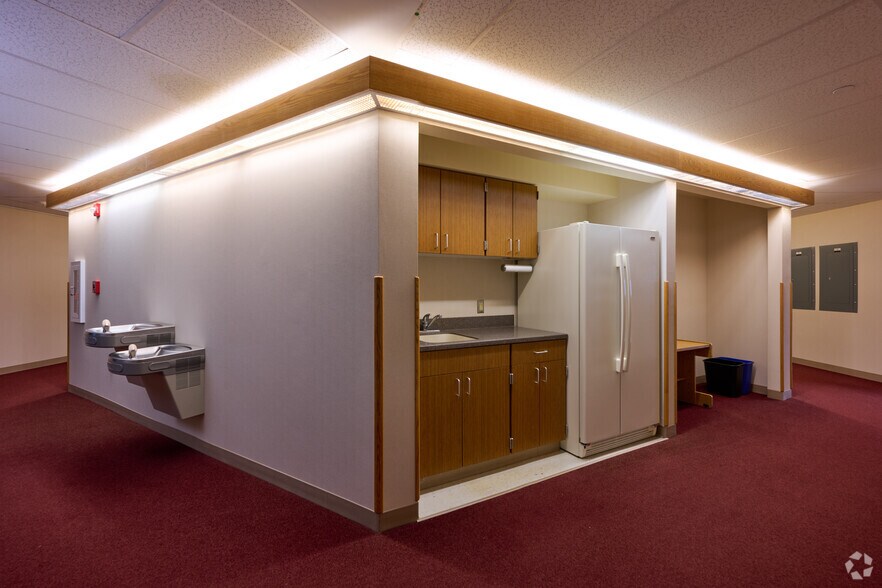 More Photos Of 1 Redcom Ctr, Victor Medical For Lease