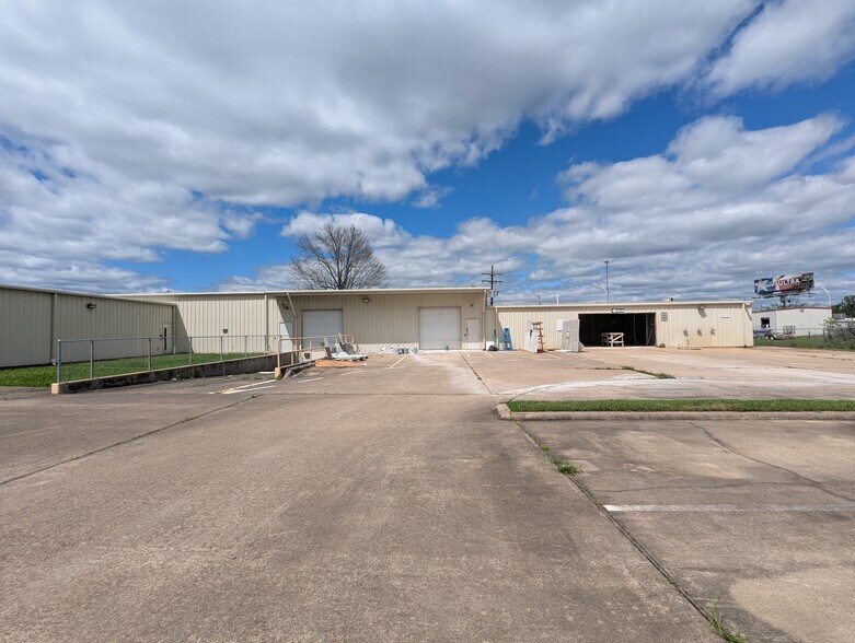 More Photos Of 6095 College St, Beaumont Office For Sale