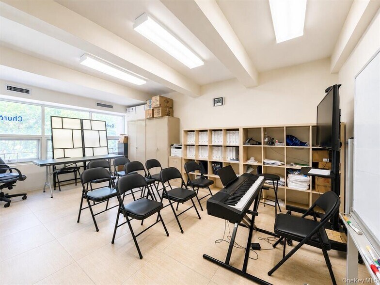 More Photos Of 61-12 220th St, Oakland Gardens Storefront Retail Office For Lease