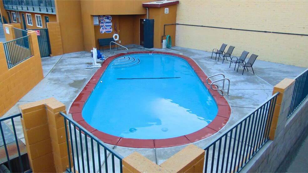 More Photos Of 2111 Whitley Ave, Corcoran Hotel For Sale