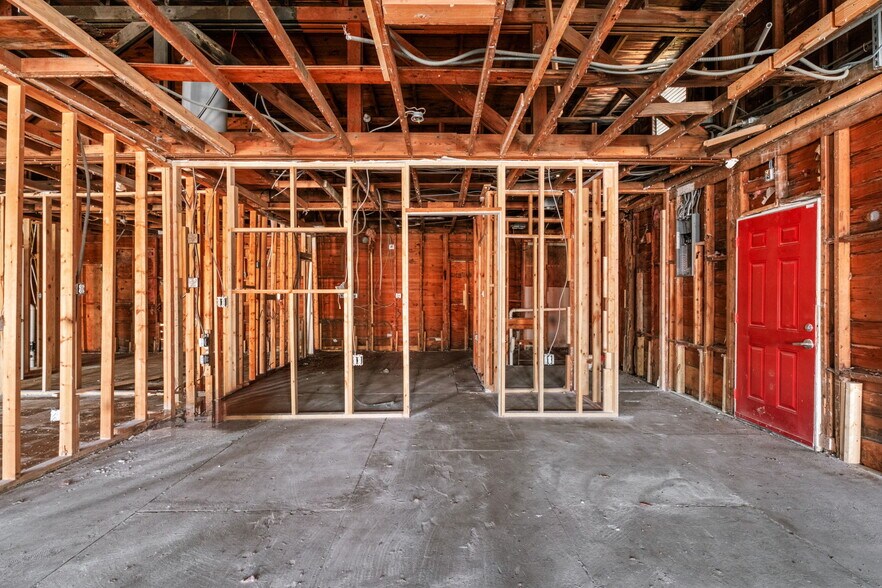 More Photos Of 2219 S Flores St, San Antonio Freestanding For Sale