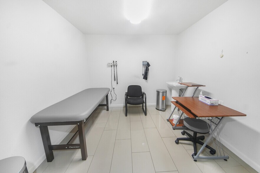 More Photos Of 7030 Bretshire Dr, Houston Medical For Sale