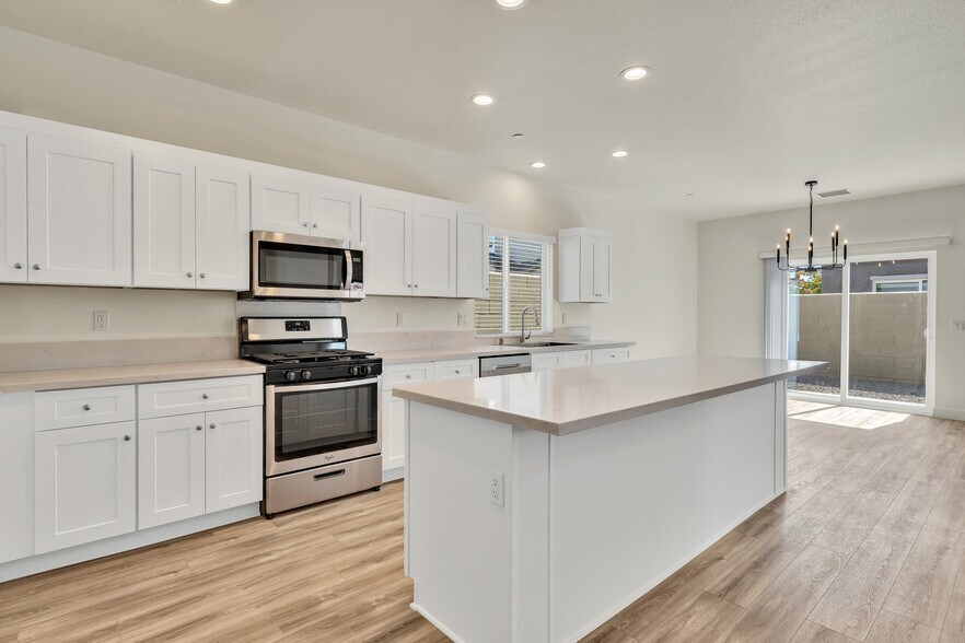 More Photos Of 33912 Whispering Palms Trail, Cathedral City Apartments For Sale