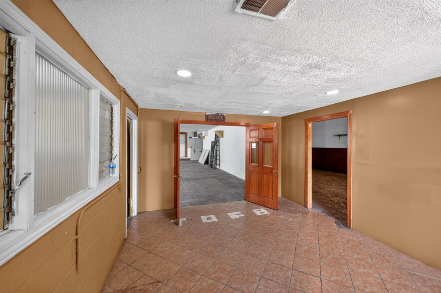 More Photos Of 7828 S Claremont Ave, Chicago Warehouse For Sale