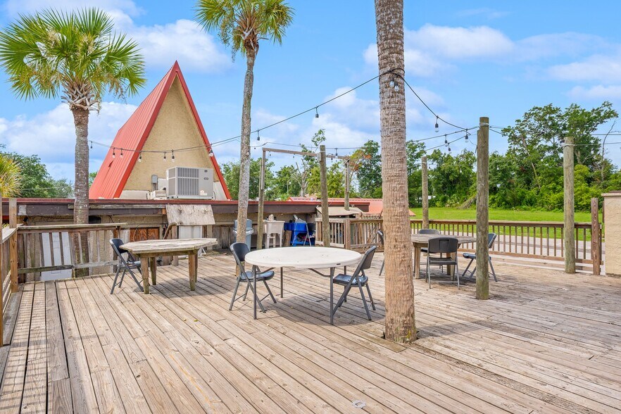 More Photos Of 1623 W 15th St, Panama City Bar For Sale