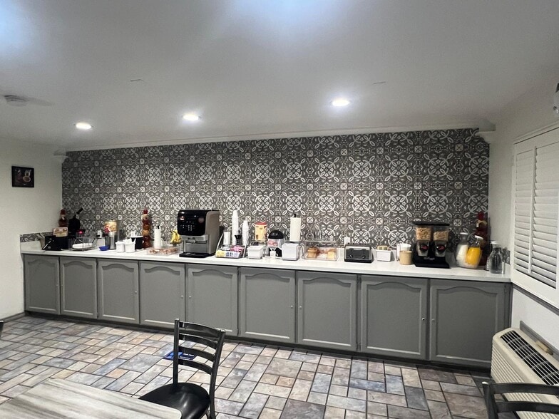 More Photos Of 1505 S 9th St, McAllen Hotel For Sale