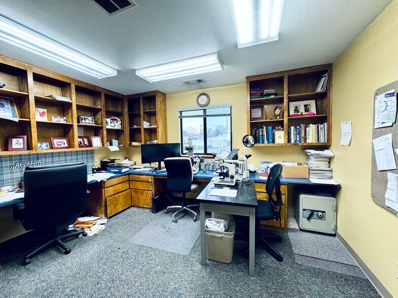 More Photos Of 2036 Railroad Ave, Redding Office For Sale