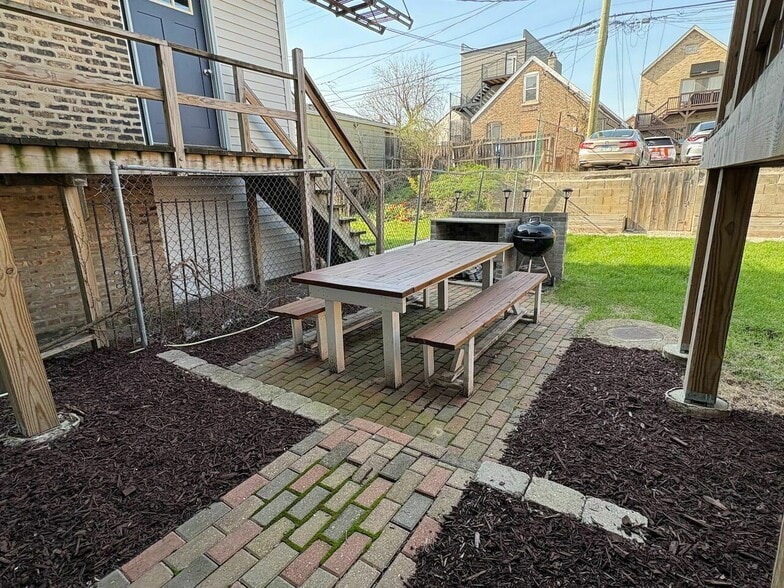 More Photos Of 2120 W Cullerton St, Chicago Apartments For Sale