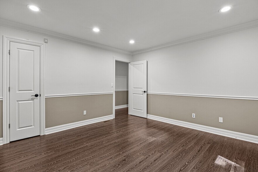 More Photos Of 352 Monmouth Rd, Millstone Township Office For Lease