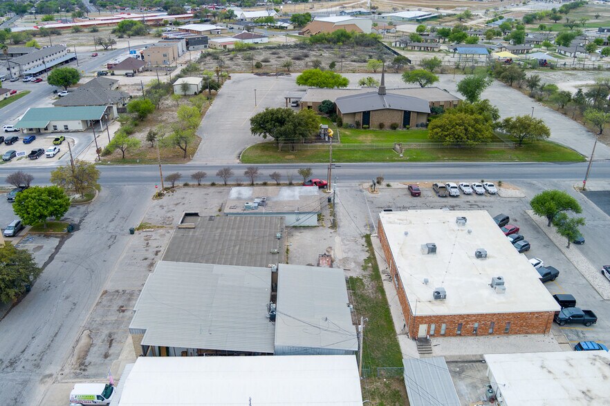 More Photos Of 102 Fletcher Dr, Del Rio General Retail For Sale