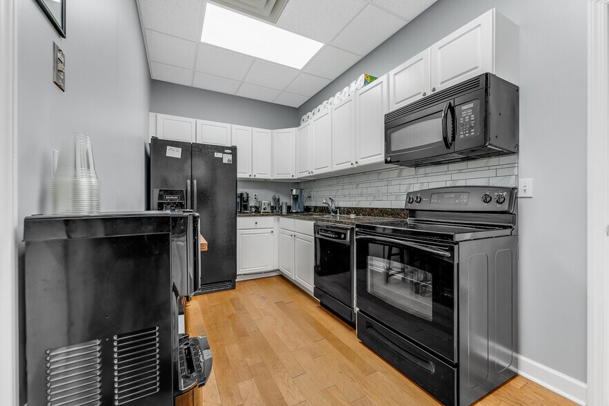 More Photos Of 6-10 Canyon Rd, Morgantown Loft Creative Space For Sale