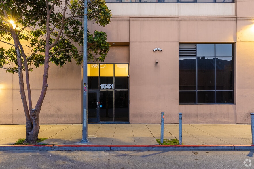 More Photos Of 1661 Tennessee St, San Francisco Light Distribution For Lease