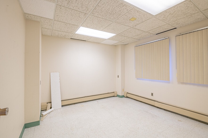 More Photos Of 99 Dutch Hill Rd, Orangeburg Medical For Lease