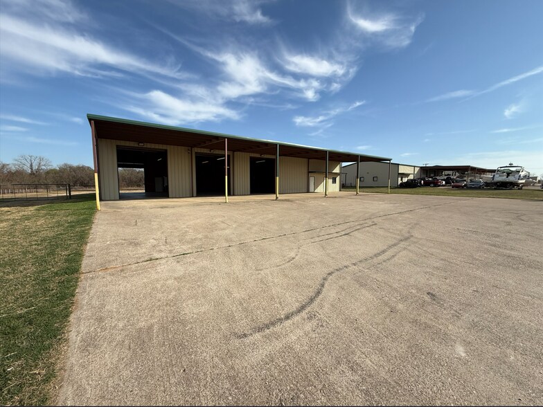 More Photos Of 501 Boyd Business Pky, Boyd Warehouse For Lease
