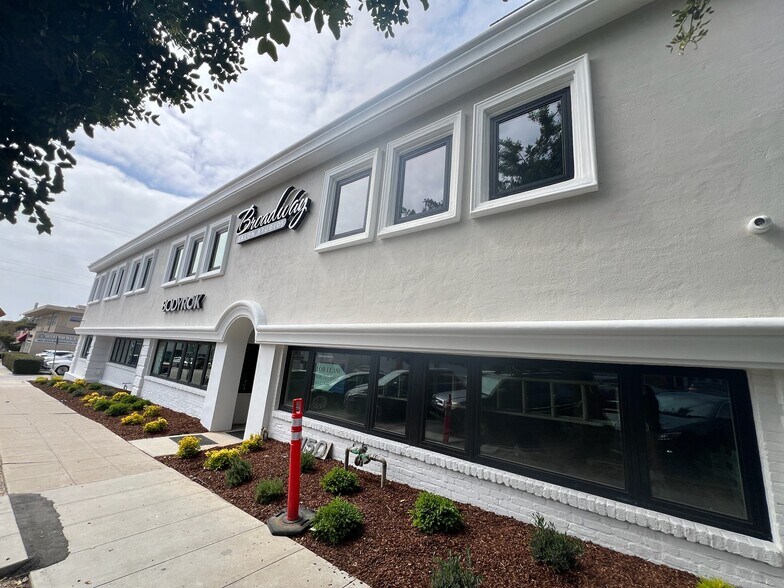 More Photos Of 1150 Silverado St, La Jolla Office For Lease