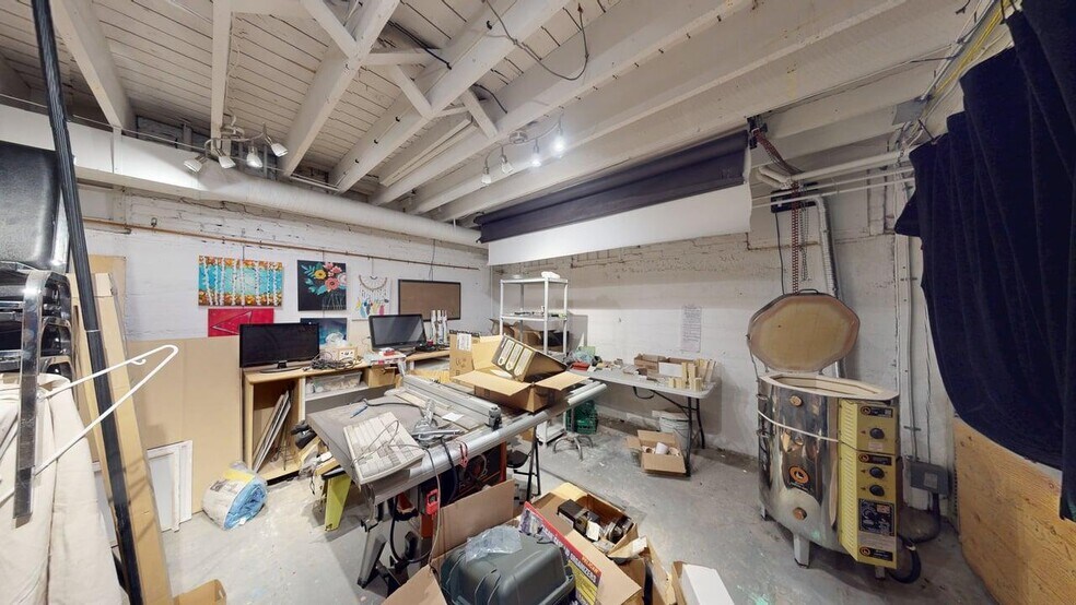 More Photos Of 800 Baker St, Cranbrook Storefront Retail Office For Sale