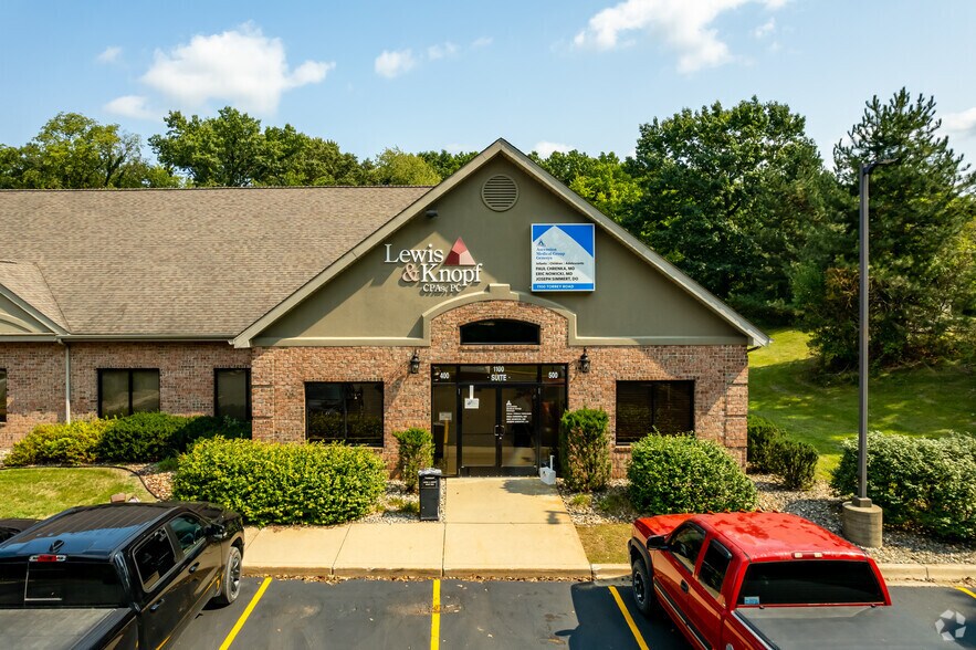 More Photos Of 1100 Torrey Rd, Fenton Medical For Lease