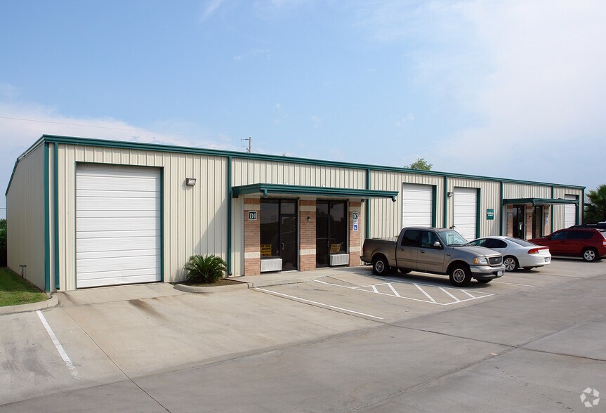 More Photos Of 1320 Highway 3 S, League City Warehouse For Lease
