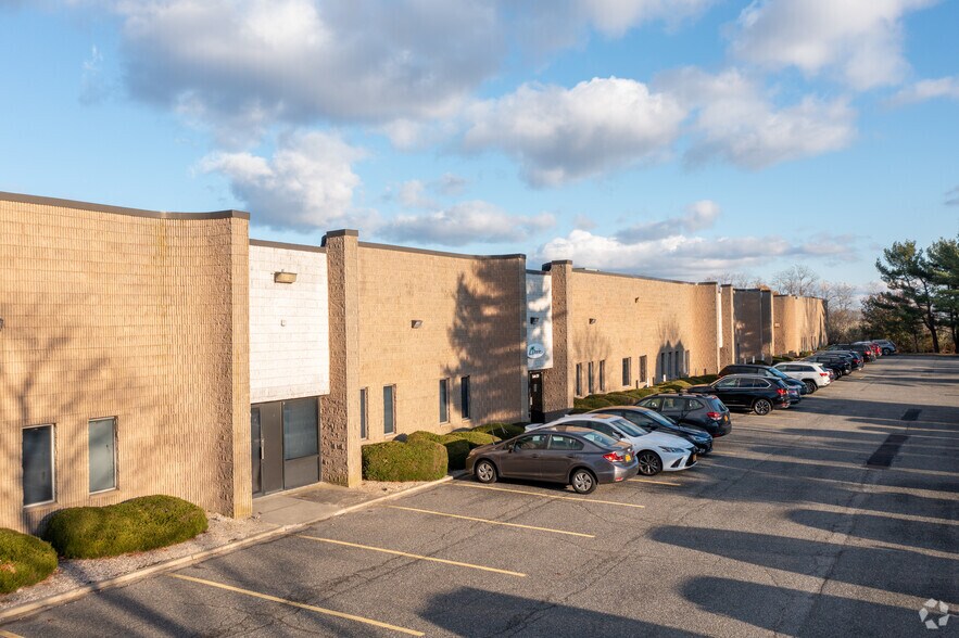 More Photos Of 400 Oser Ave, Hauppauge Warehouse For Lease