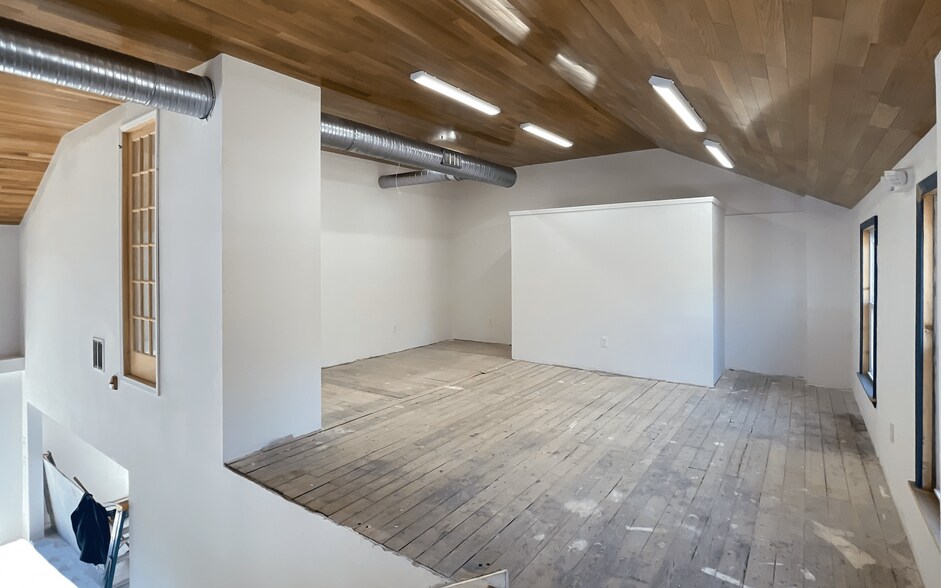 More Photos Of 554 Main St, Oakville Storefront Retail Office For Lease