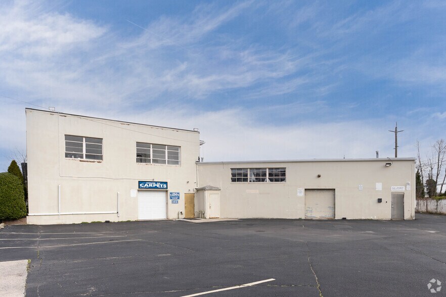More Photos Of 21 Ryder Pl, East Rockaway Warehouse For Lease