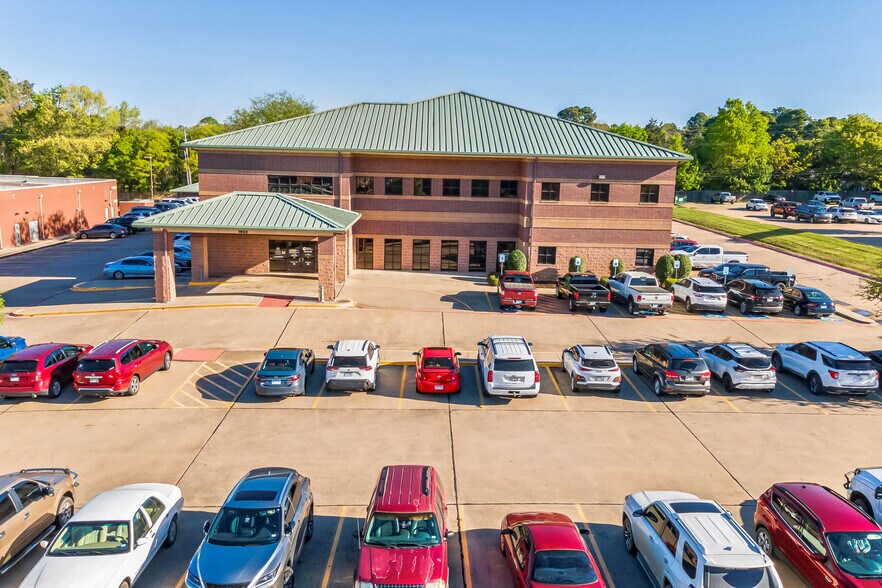 More Photos Of 1902 Moores Ln, Texarkana Medical For Lease