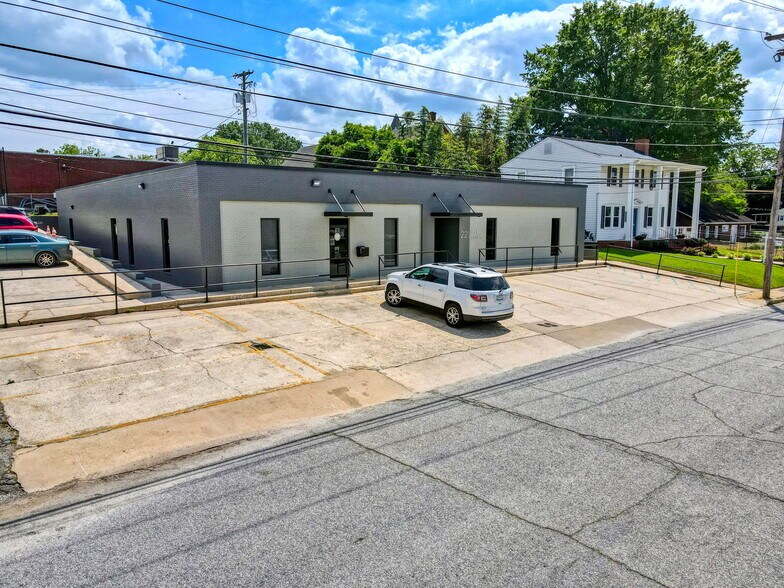 More Photos Of 221 W Laurens St, Laurens Medical For Sale