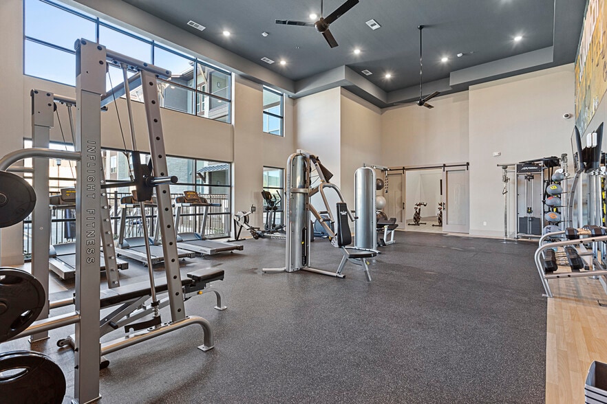 More Photos Of 900 Cinema Dr, Hudson Oaks Apartments For Lease